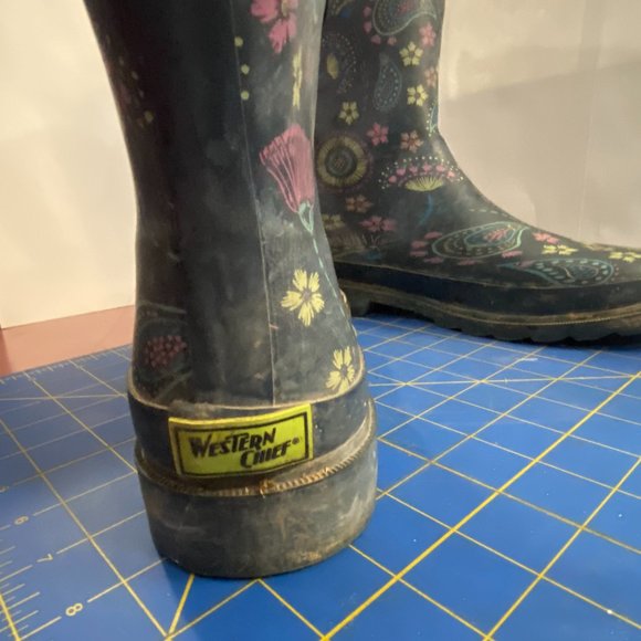 Western Garden Rain Boots - Picture 3 of 9